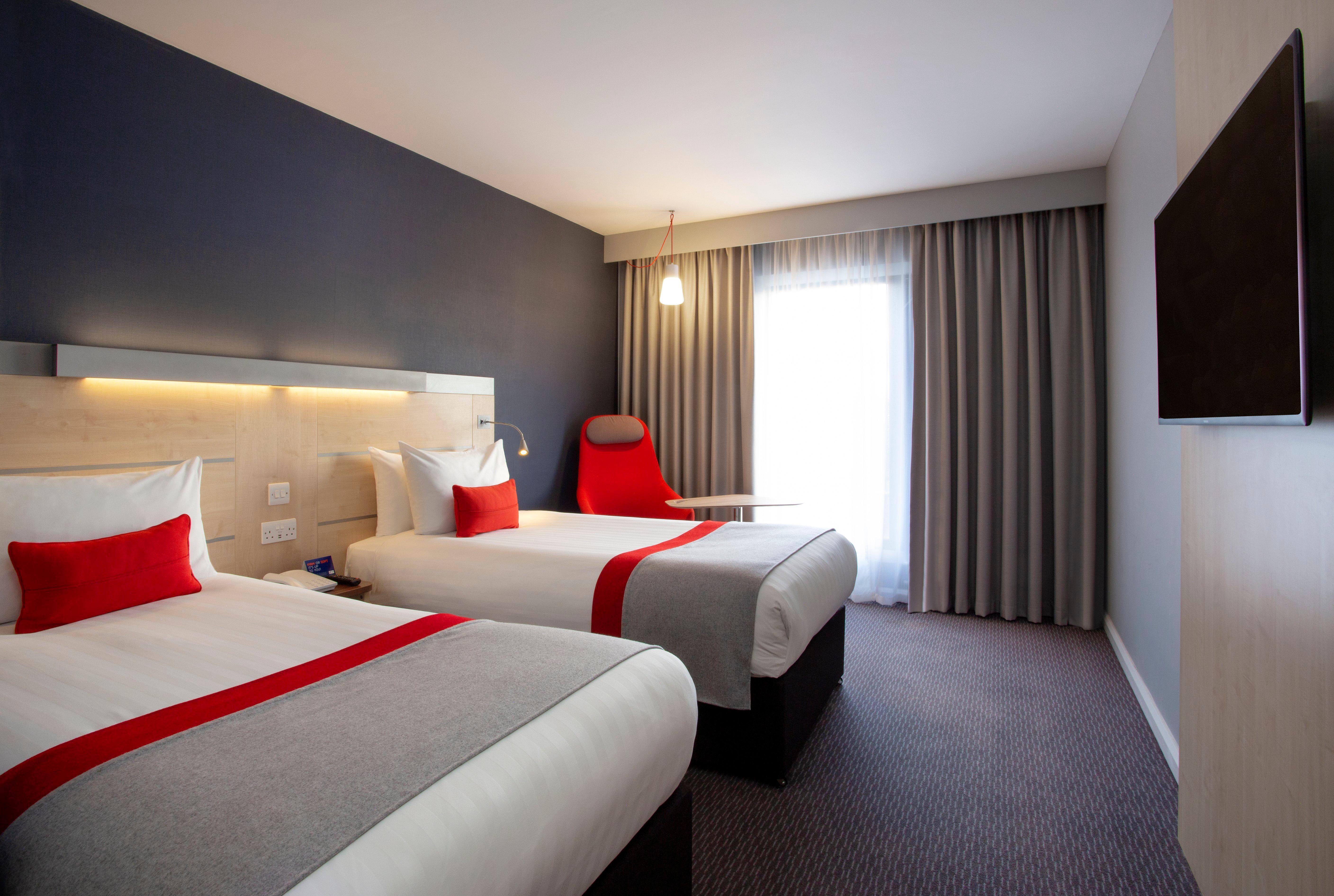 Holiday Inn Express Cheltenham Town Centre By Ihg Exterior photo