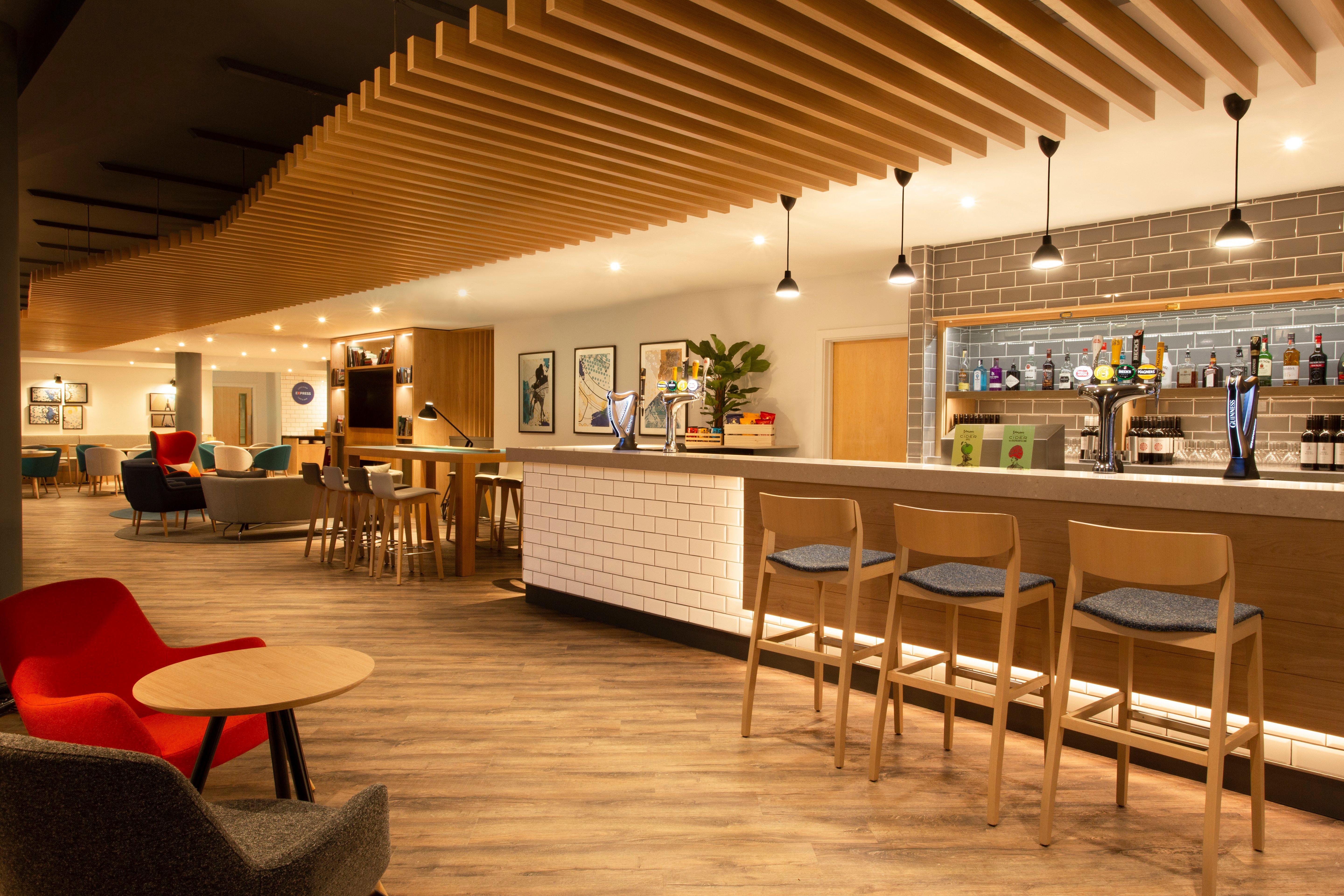 Holiday Inn Express Cheltenham Town Centre By Ihg Exterior photo