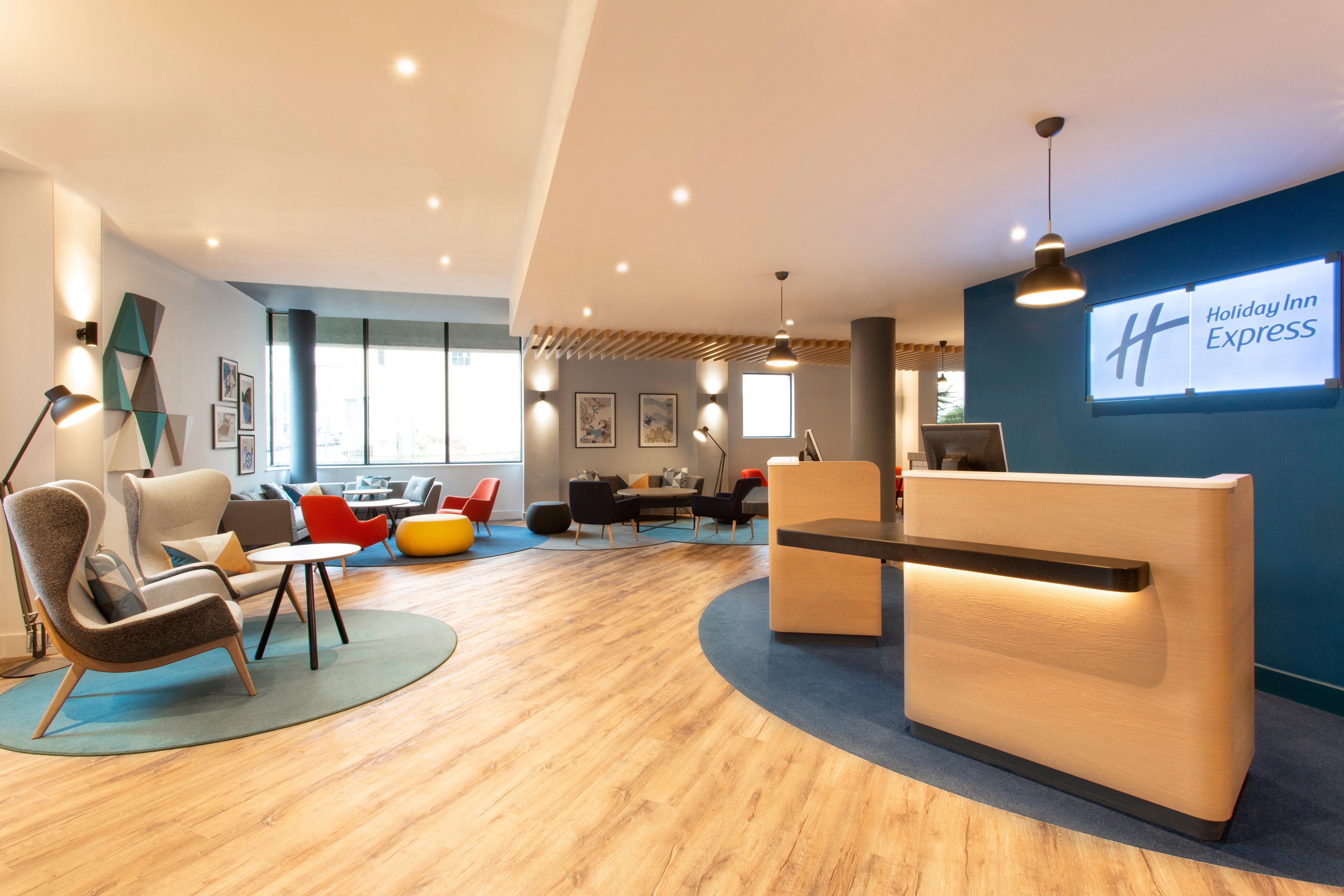 Holiday Inn Express Cheltenham Town Centre By Ihg Exterior photo