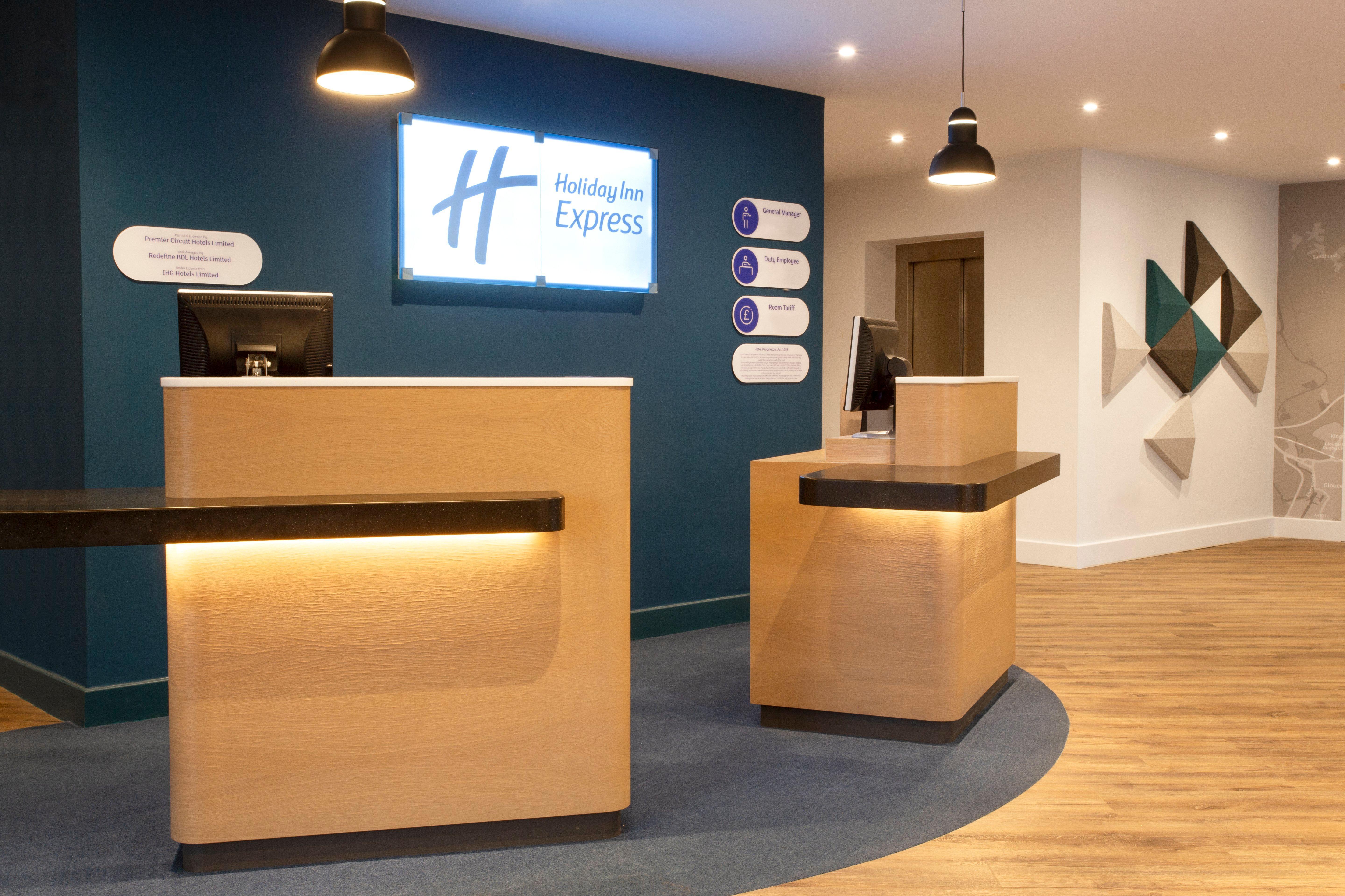 Holiday Inn Express Cheltenham Town Centre By Ihg Exterior photo