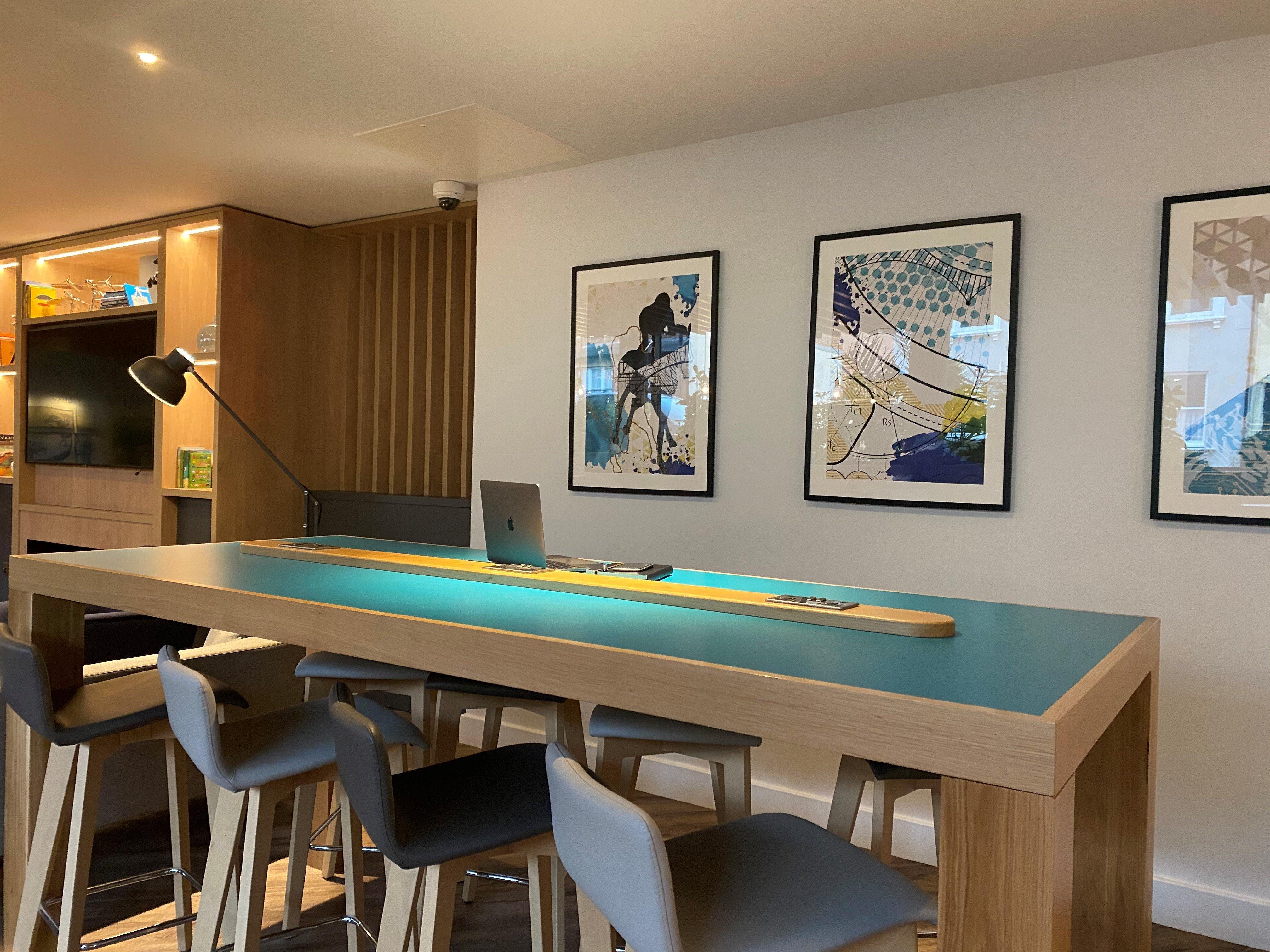 Holiday Inn Express Cheltenham Town Centre By Ihg Exterior photo
