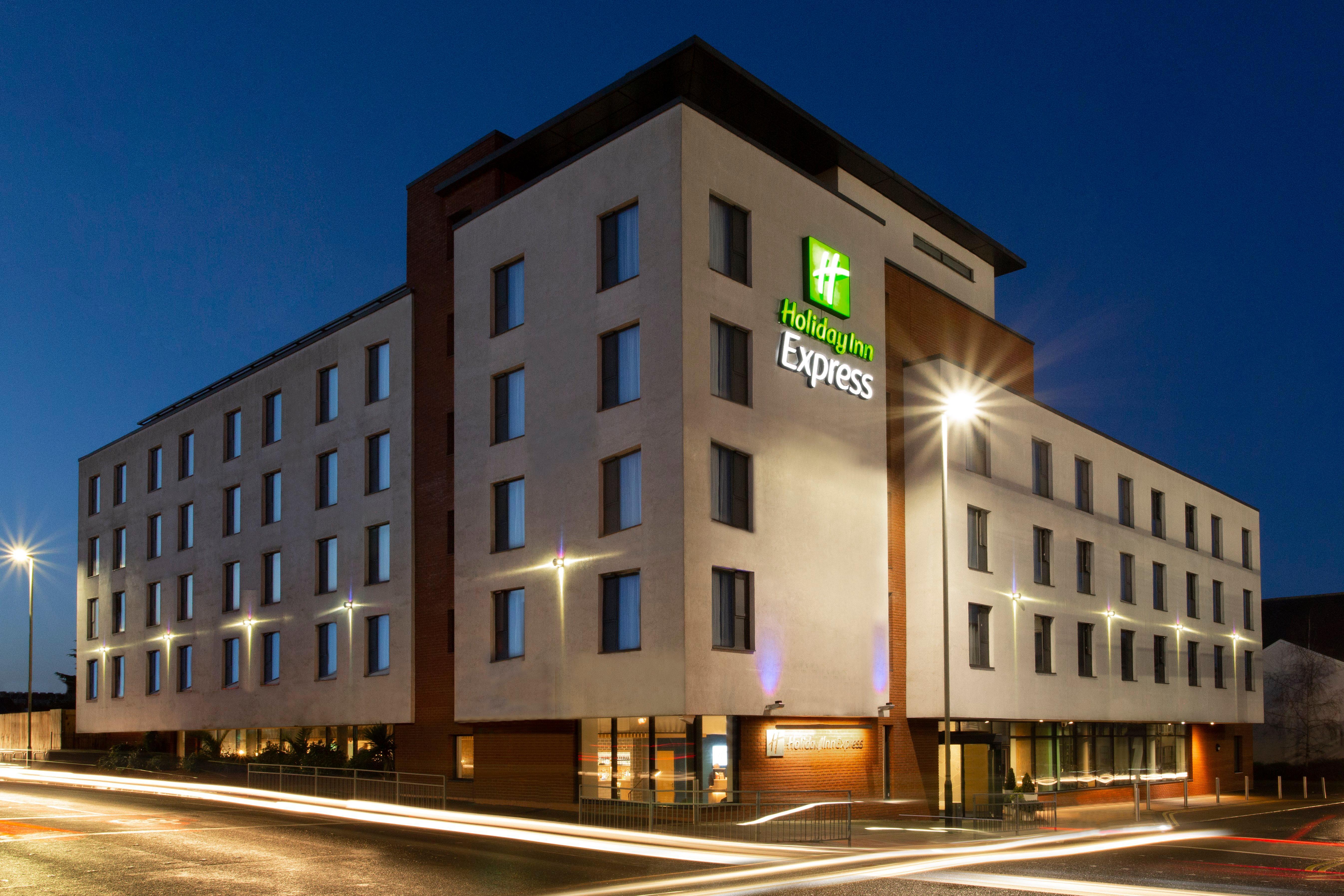 Holiday Inn Express Cheltenham Town Centre By Ihg Exterior photo