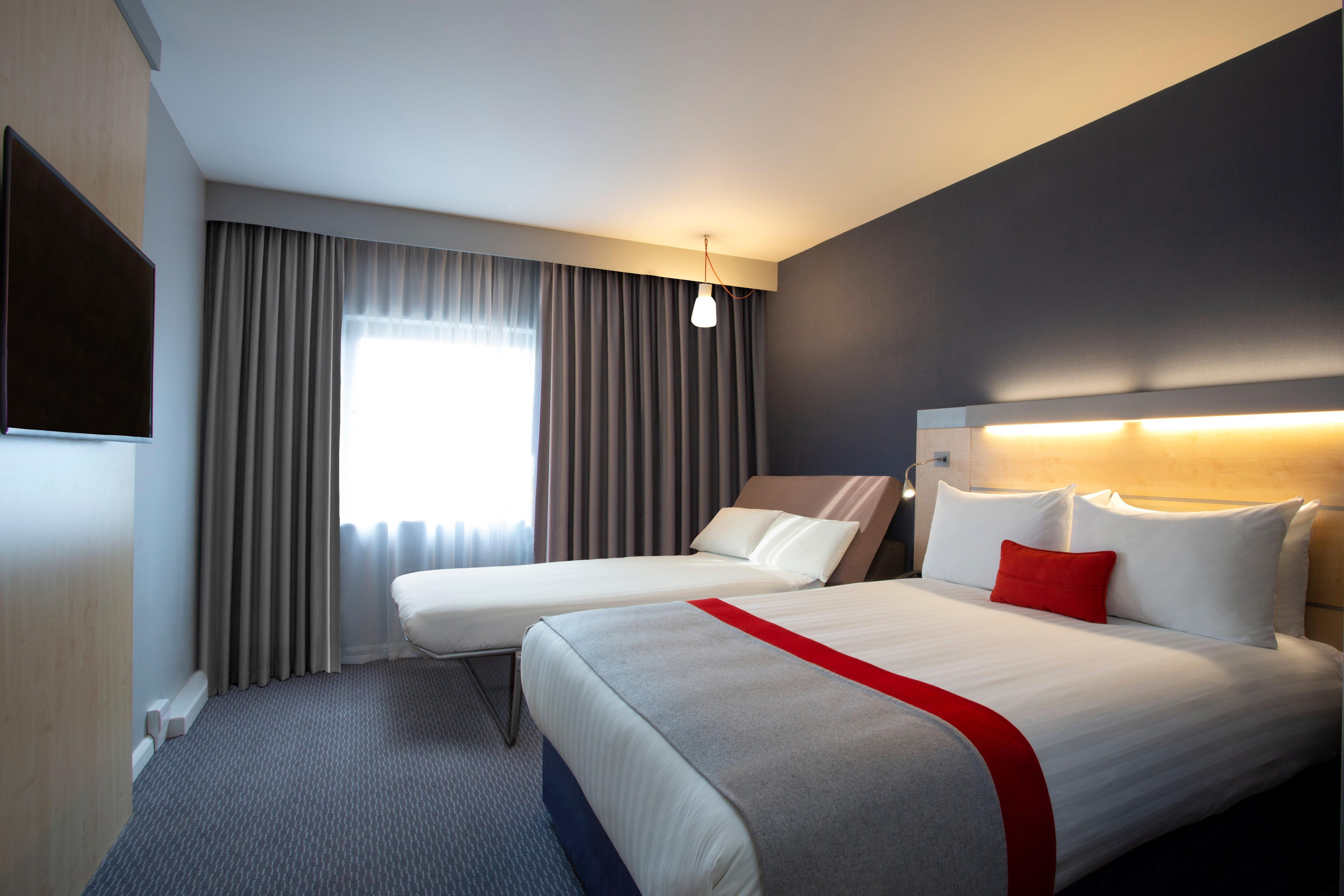 Holiday Inn Express Cheltenham Town Centre By Ihg Exterior photo