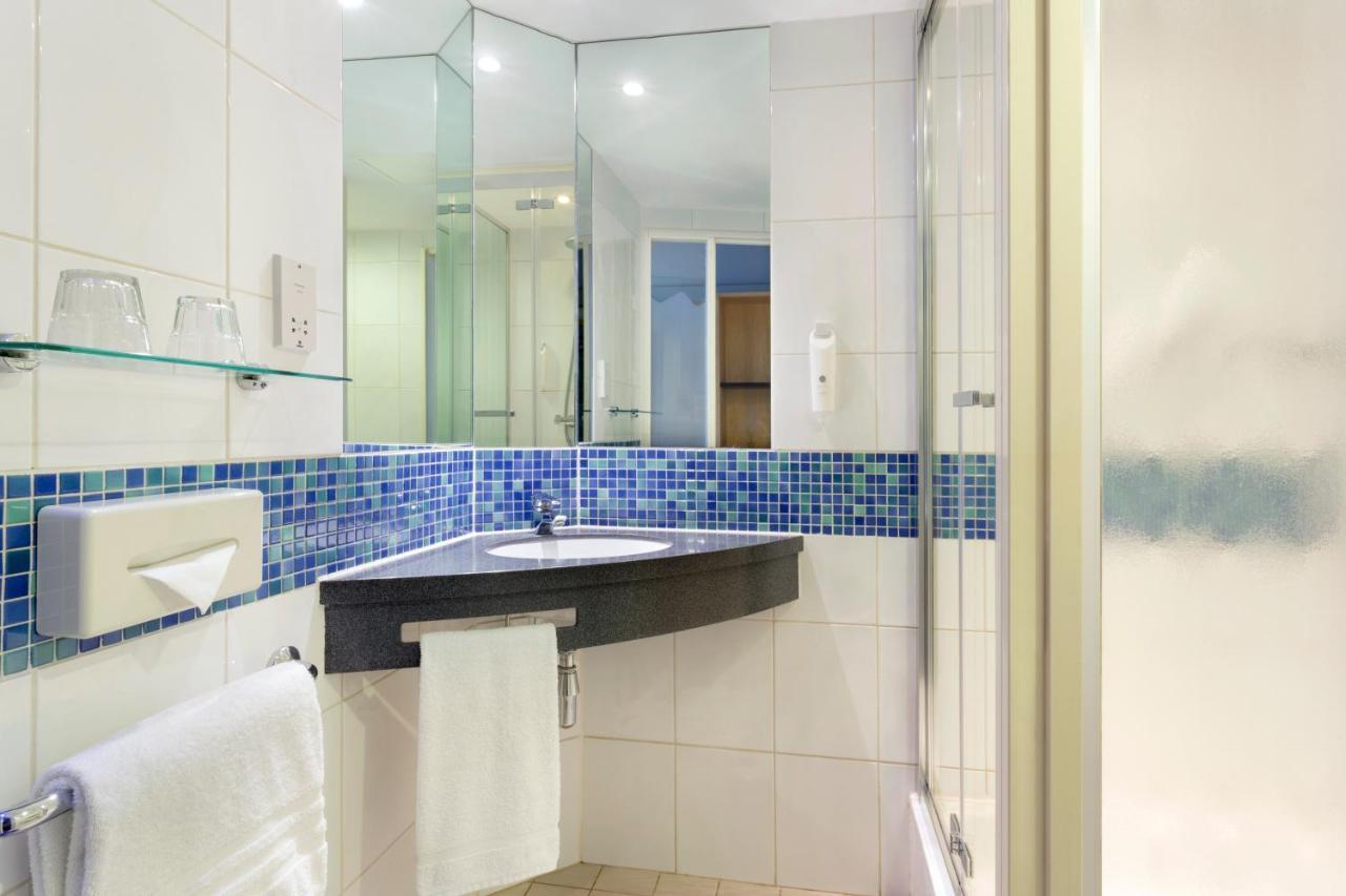 Holiday Inn Express Cheltenham Town Centre By Ihg Exterior photo