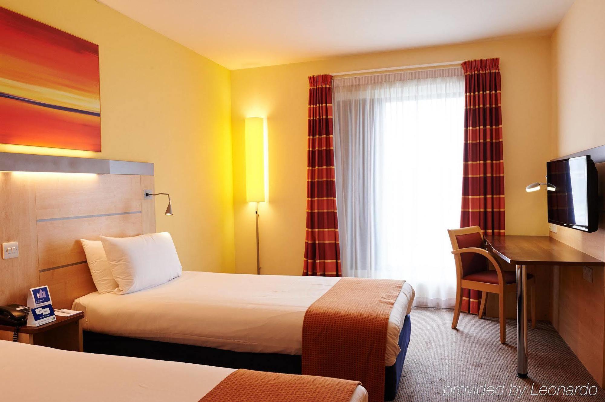 Holiday Inn Express Cheltenham Town Centre By Ihg Exterior photo